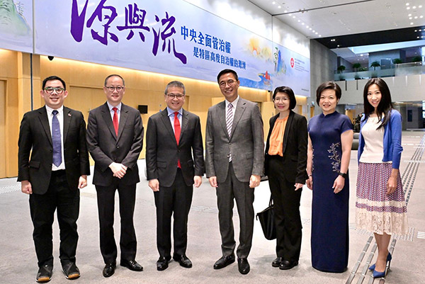 文化体育及旅游局局长与新加坡文化、小区及青年部长兼律政部第二部长会面