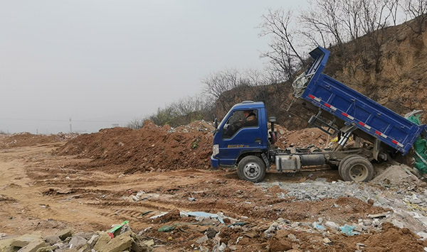 洛宁县城郊乡隐藏大面积非法倾倒工业固体废物场地